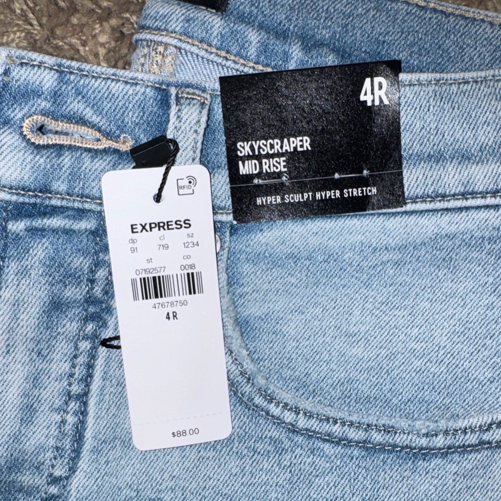 Express Women's Skyscraper Mid Rise Light Blue Jeans Size 4 - Picture 2 of 6